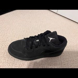 Nike Jordan 1 Low all black.